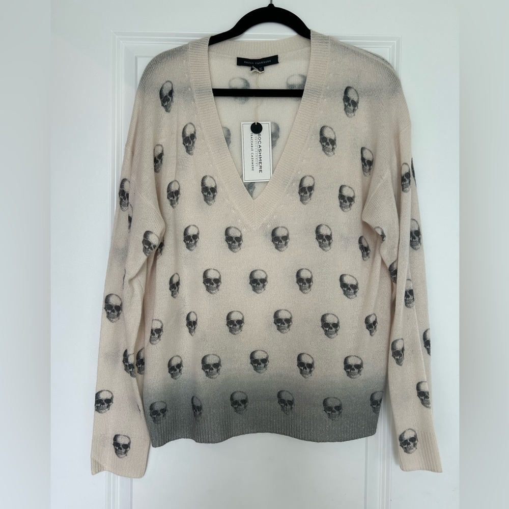 Skull Cashmere V-Neck Skull Print Sweater in Cream and Gray Ombre